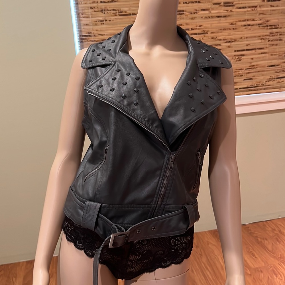 Forever 21 Gray Faux Leather Vest With Black Studs Double Breasted Zipper Size L